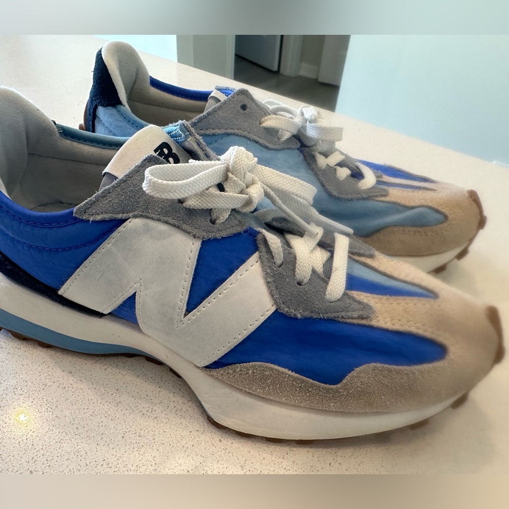 New Balance 327
